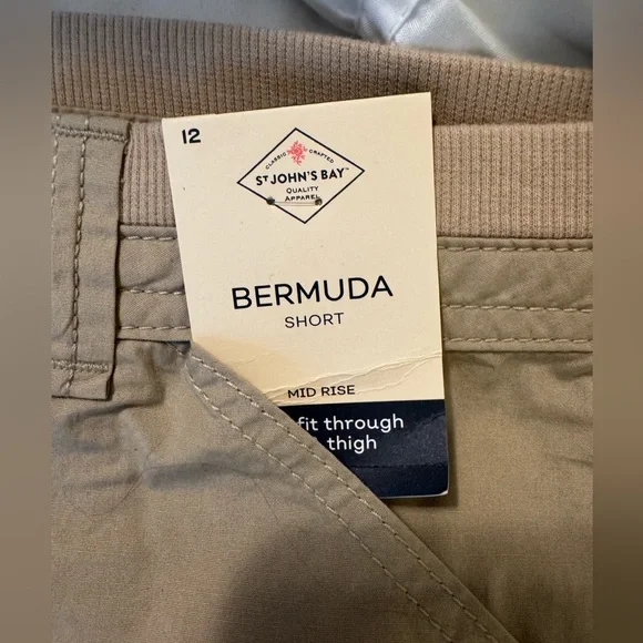St. John's Bay Women's Beige Cargo Shorts size 12 beach, vacation, casual - Picture 2 of 6